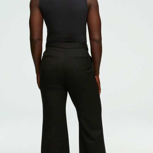 32 Tailored Flare Trouser in Seasonless Wool Black 0405